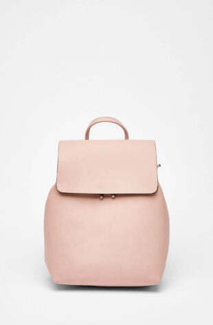 Backpack with metal fastener