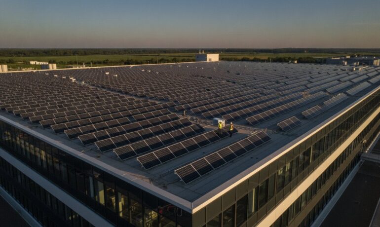 Solarmodule für Gewerbe 2026: Leitfaden für wirtschaftliche PV-Großprojekte