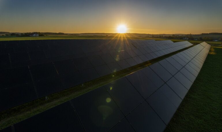 Solarmodul Wirkungsgrad 2026: Effizienz, Technologien und Wirtschaftlichkeit für Profis